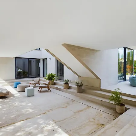 Contemporaine Avec Piscine Proche Centre De - Fr-1-599-43 *