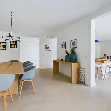 Contemporaine Avec Piscine Proche Centre De - Fr-1-599-43