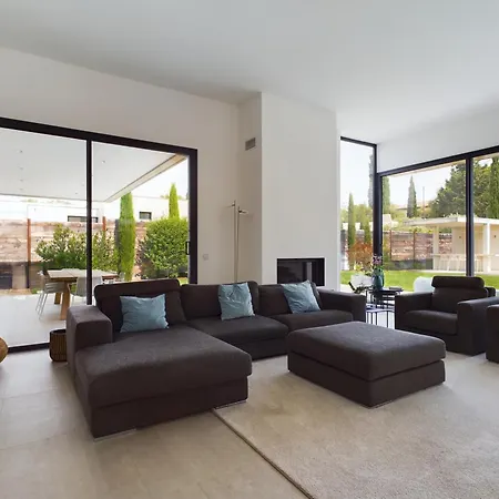 Contemporaine Avec Piscine Proche Centre De - Fr-1-599-43 * Saint-Remy-de-Provence